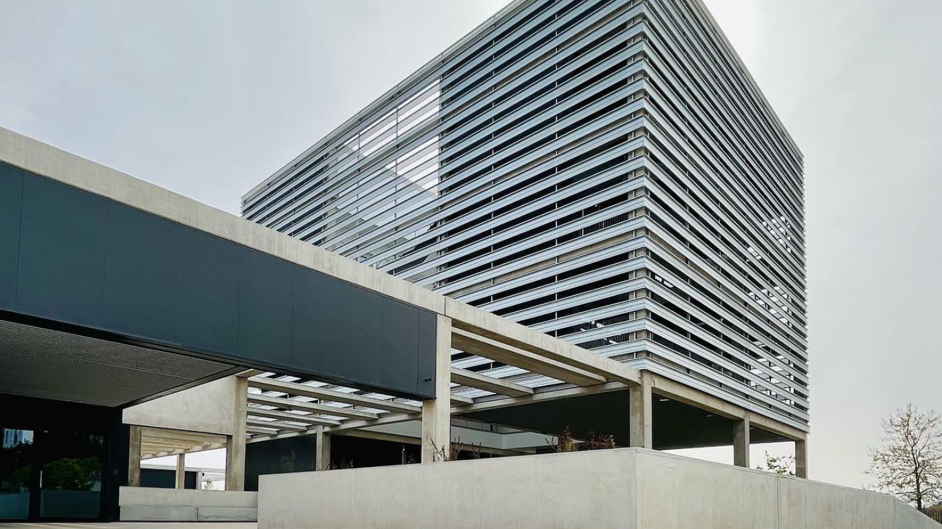 inmobiliaria experta en comprar villas de lujo